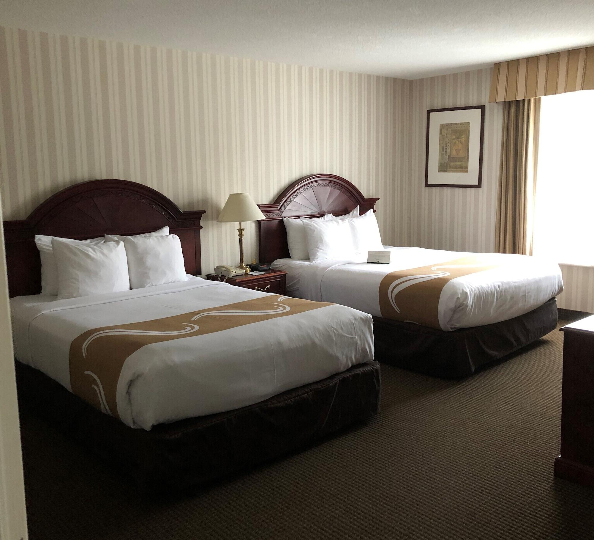 Quality Hotel & Suites Woodstock Exterior foto