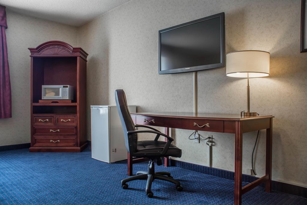 Quality Hotel & Suites Woodstock Exterior foto