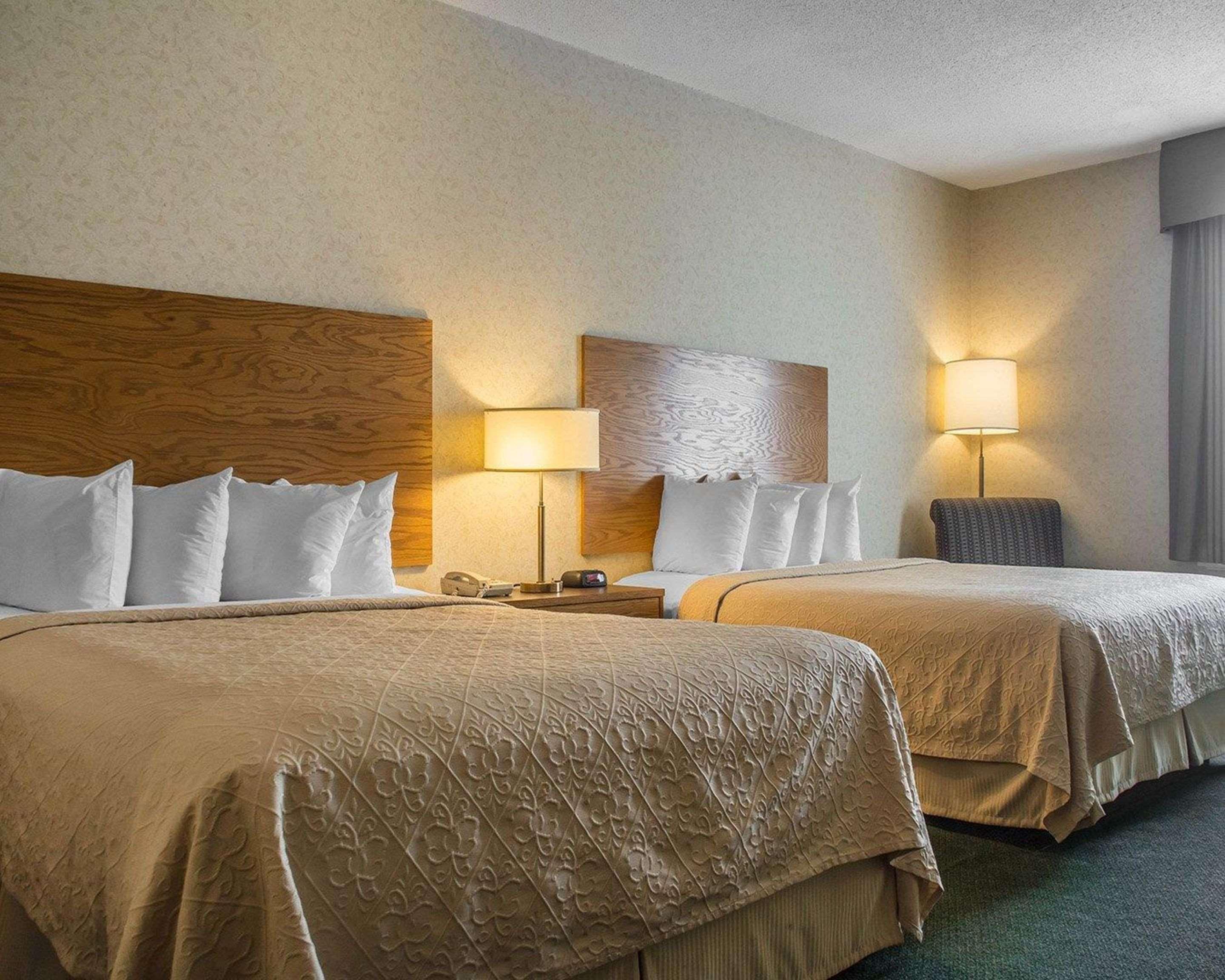 Quality Hotel & Suites Woodstock Exterior foto