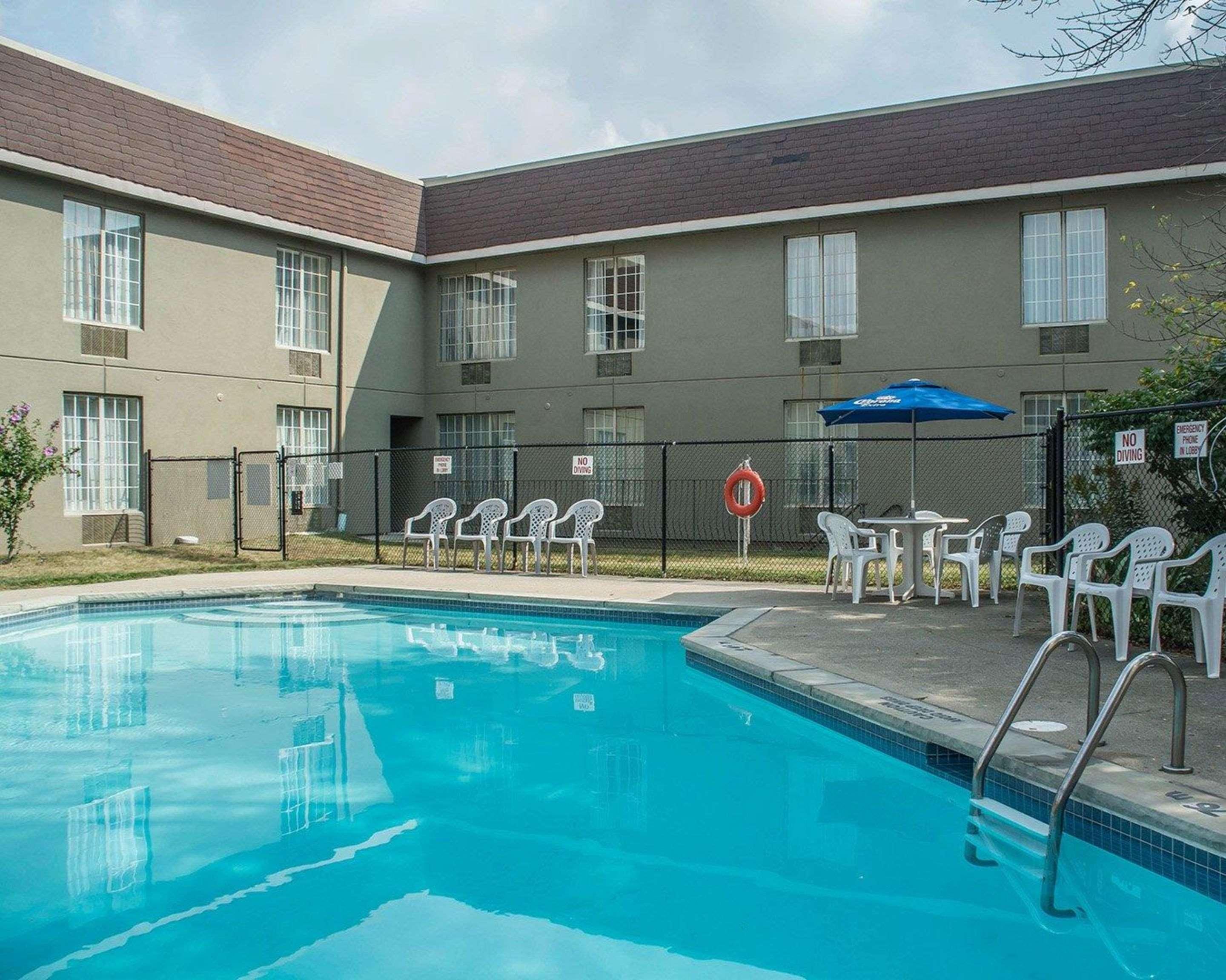 Quality Hotel & Suites Woodstock Exterior foto