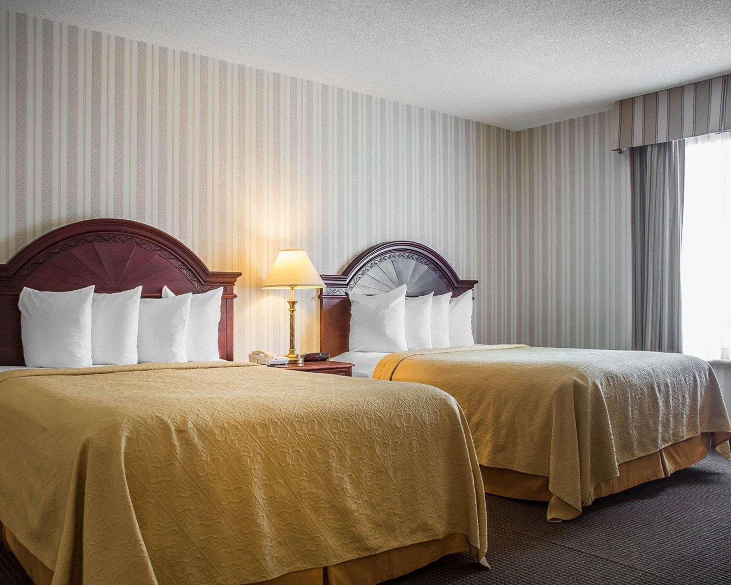 Quality Hotel & Suites Woodstock Exterior foto