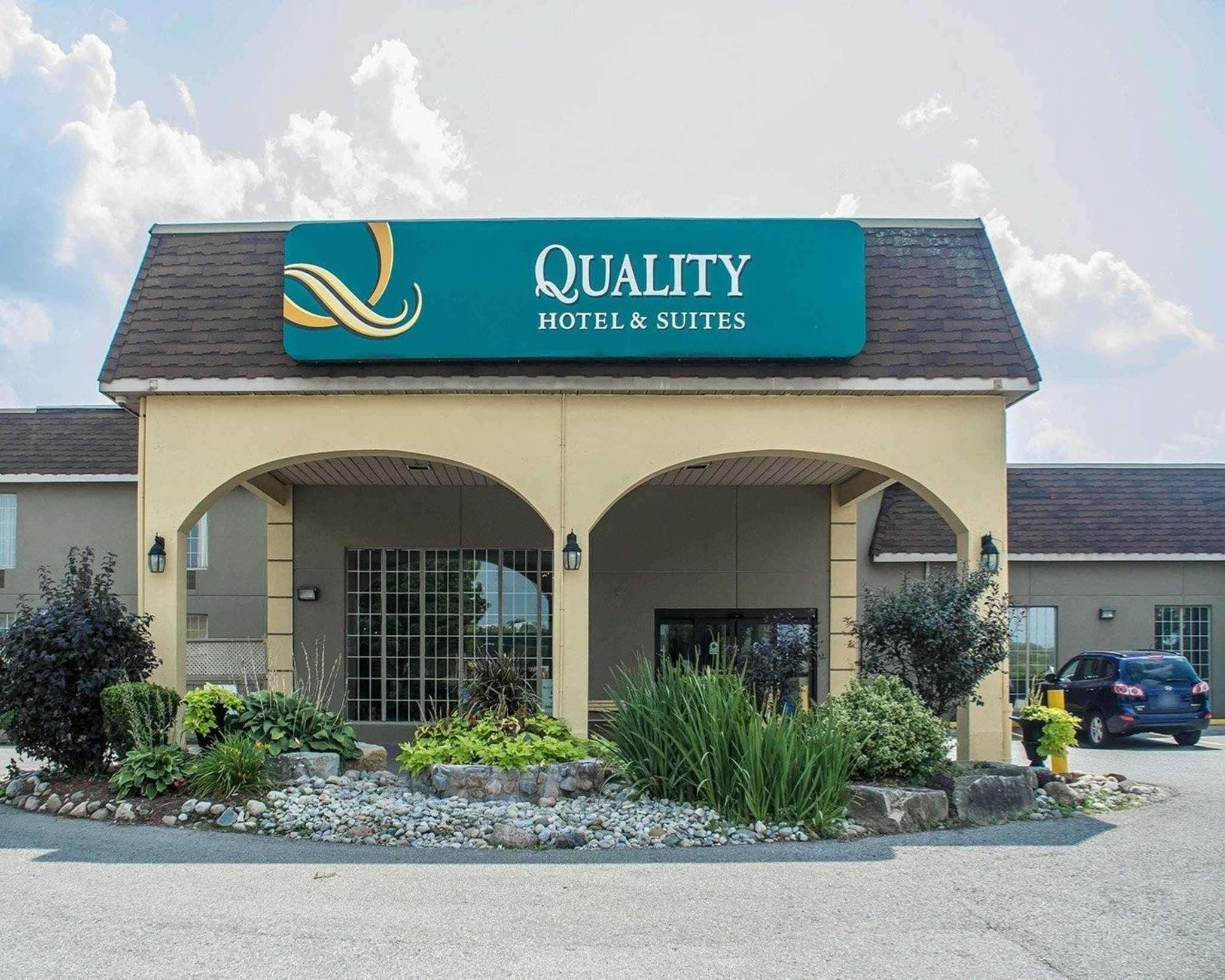 Quality Hotel & Suites Woodstock Exterior foto
