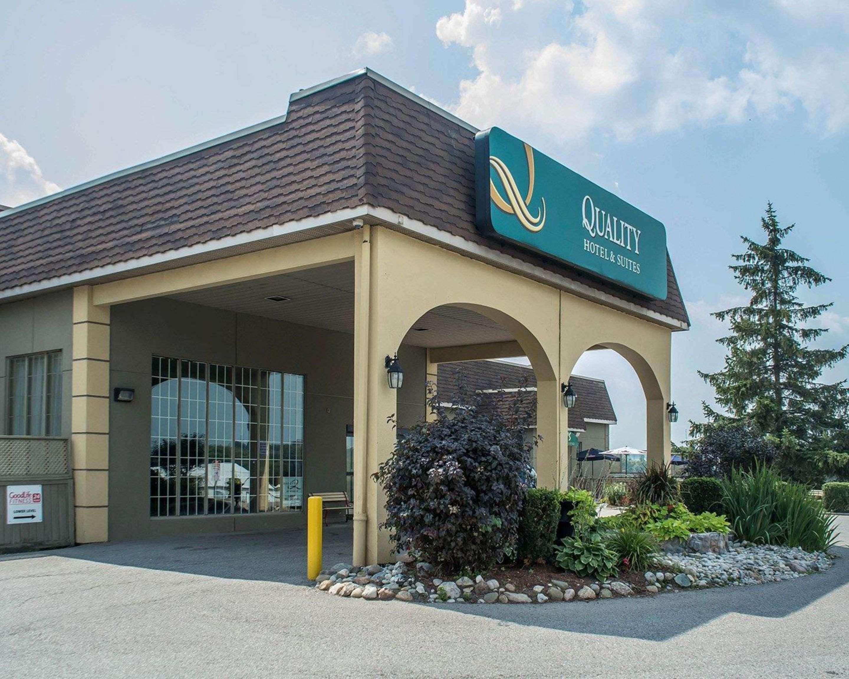 Quality Hotel & Suites Woodstock Exterior foto