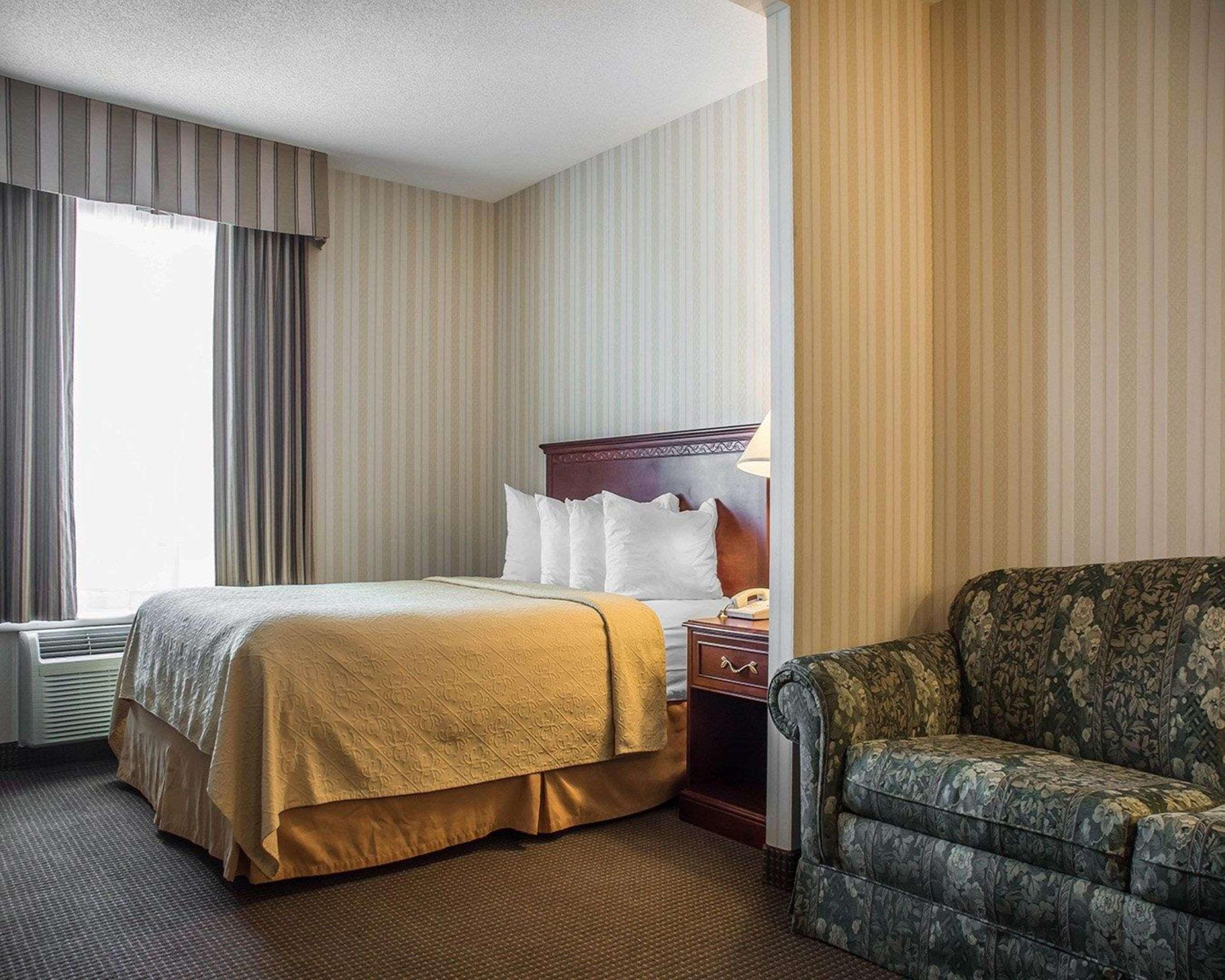 Quality Hotel & Suites Woodstock Exterior foto