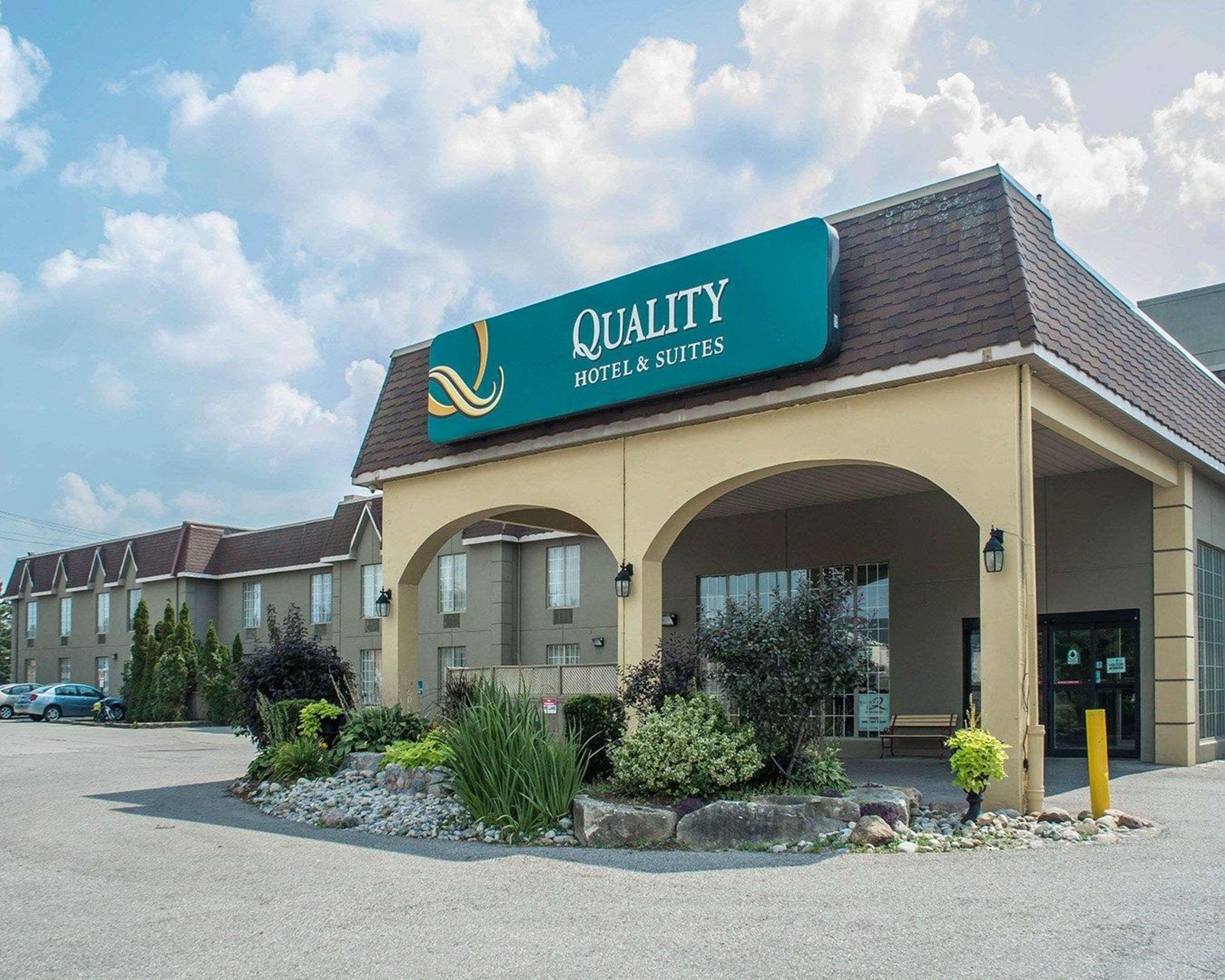 Quality Hotel & Suites Woodstock Exterior foto