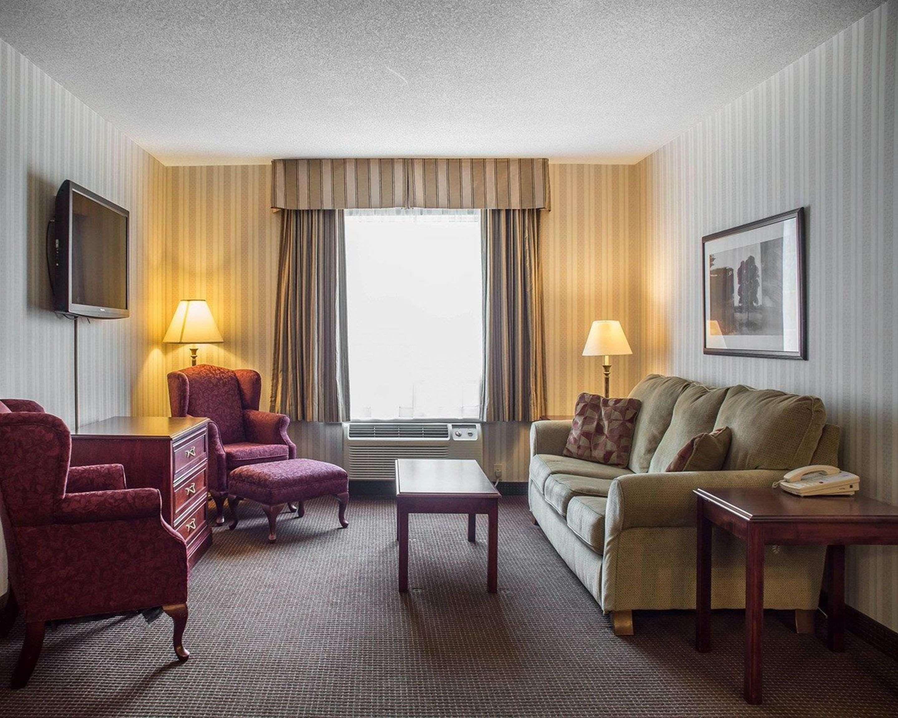 Quality Hotel & Suites Woodstock Exterior foto
