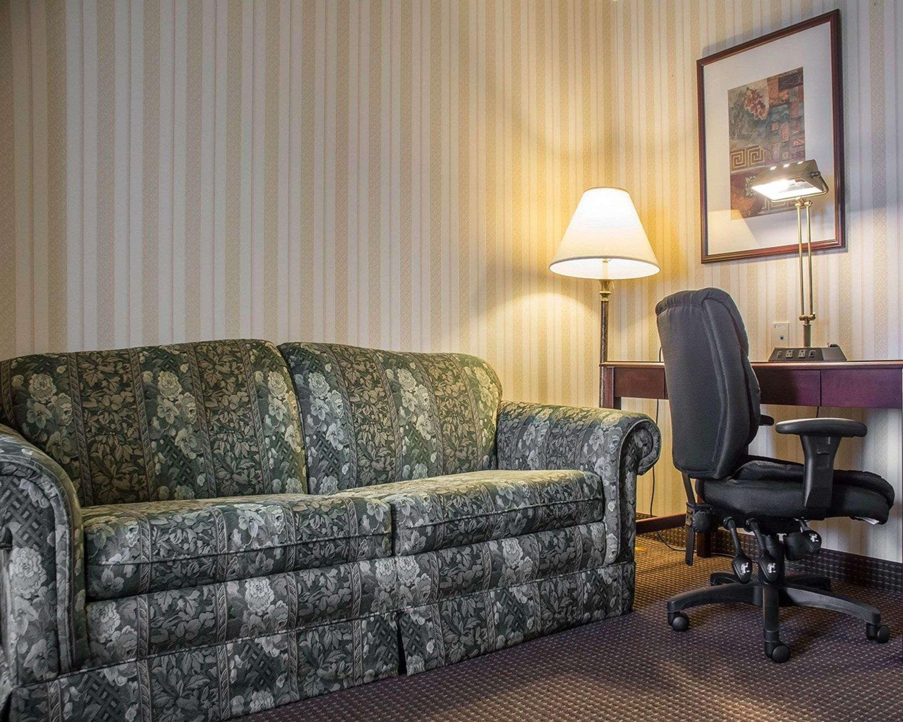 Quality Hotel & Suites Woodstock Exterior foto