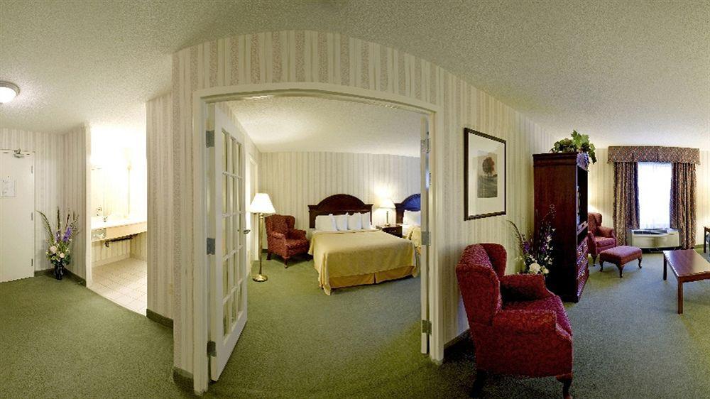 Quality Hotel & Suites Woodstock Exterior foto
