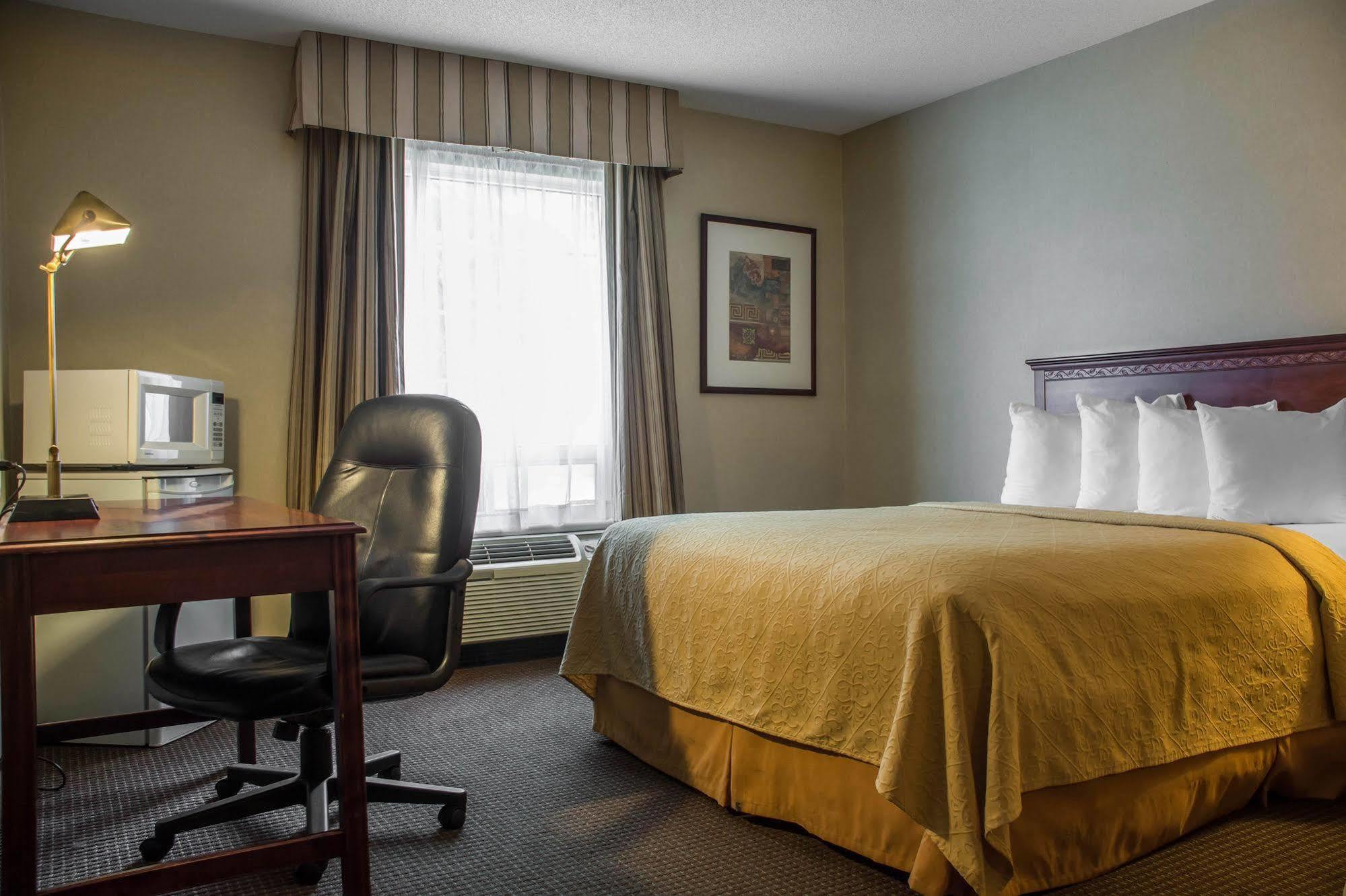 Quality Hotel & Suites Woodstock Exterior foto